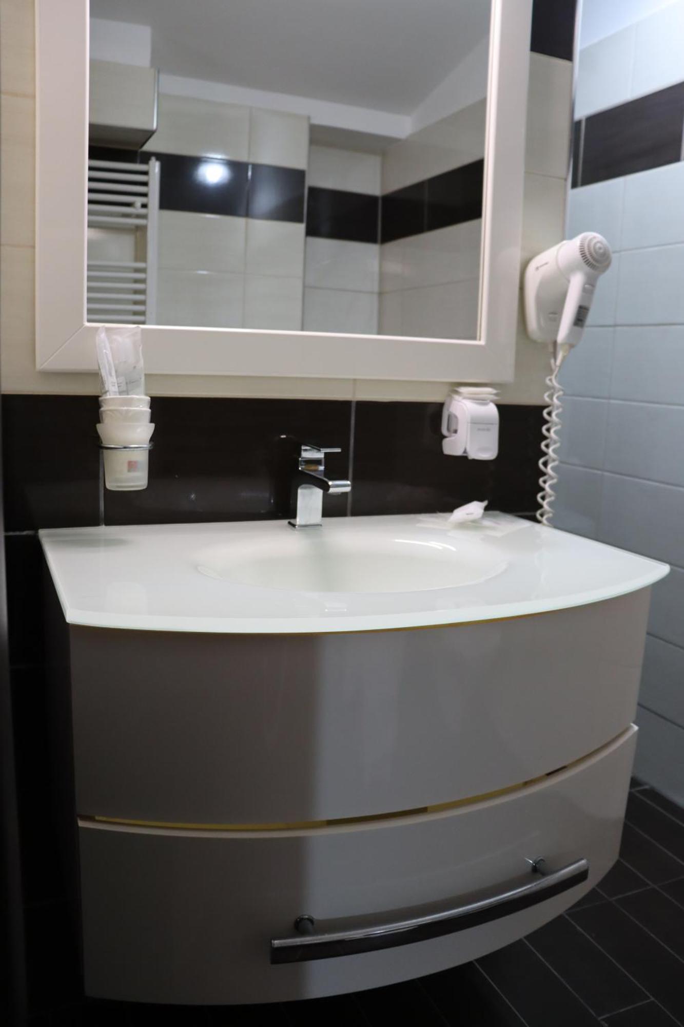 פאלרנה Hotel Paradiso מראה חיצוני תמונה
