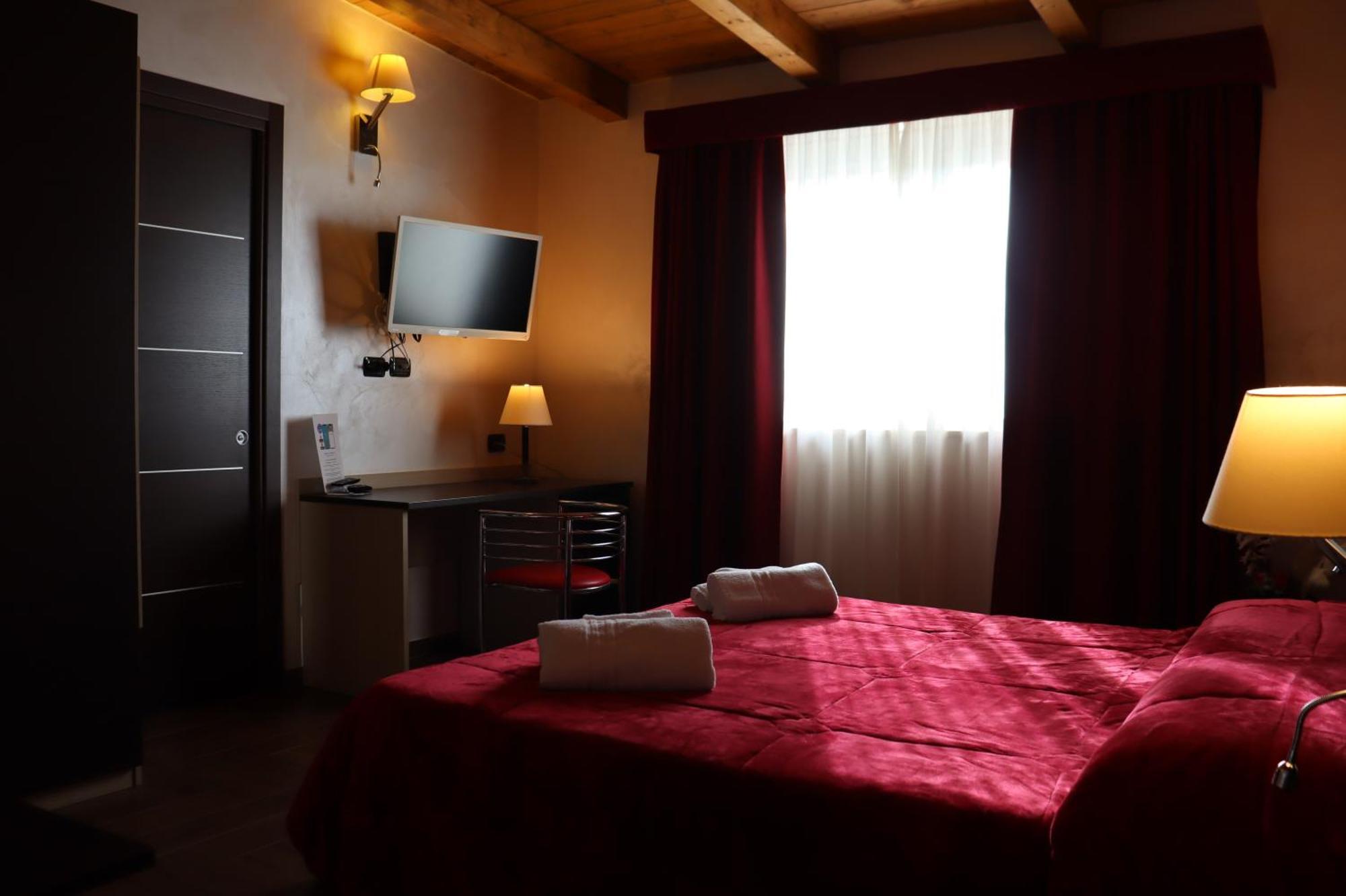 פאלרנה Hotel Paradiso מראה חיצוני תמונה