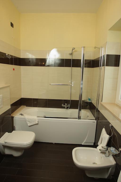 פאלרנה Hotel Paradiso מראה חיצוני תמונה