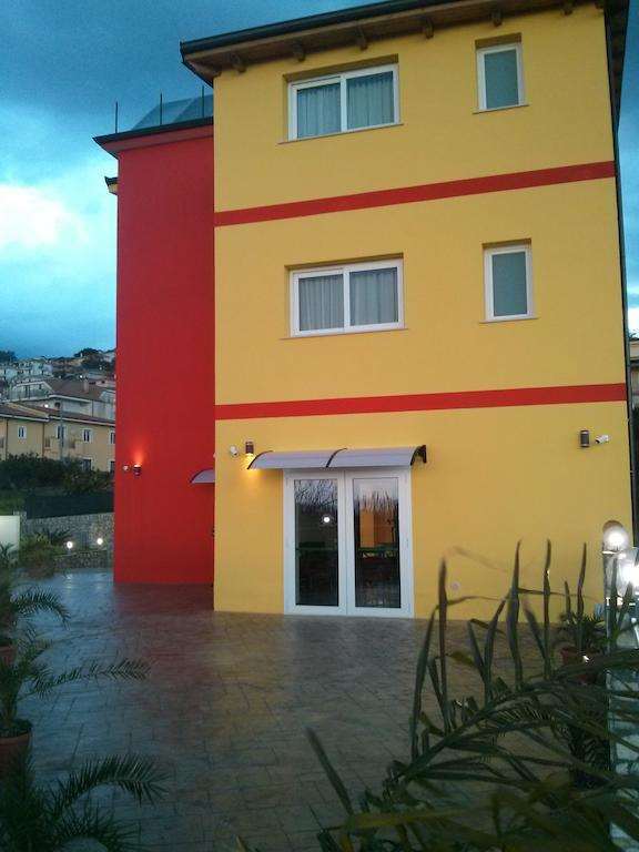 פאלרנה Hotel Paradiso מראה חיצוני תמונה